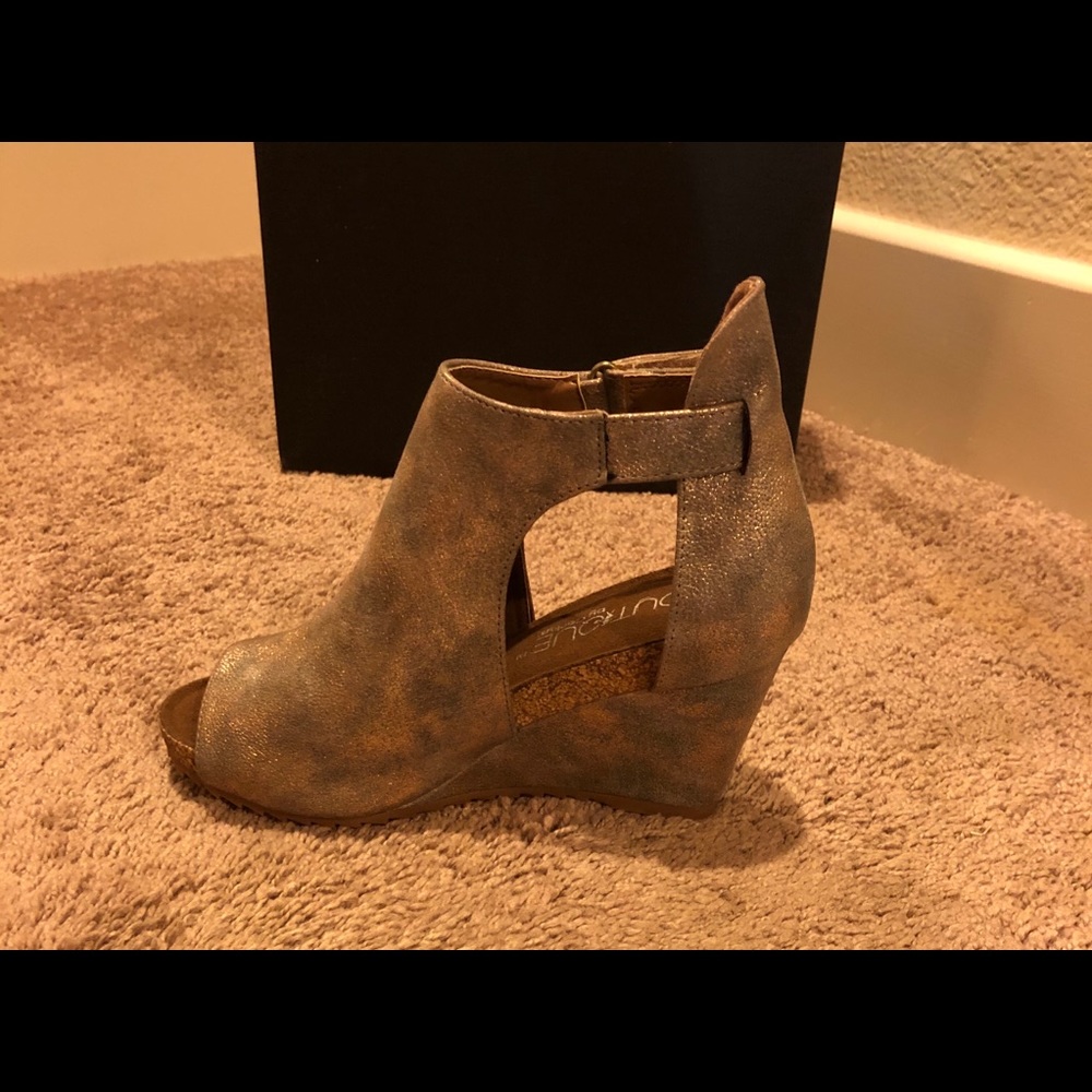 Size 6 sunburst wedges